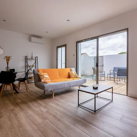 Holiday home Un Cocon Climatise Avec Jacuzzi *