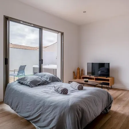 Holiday home Un Cocon Climatise Avec Jacuzzi *