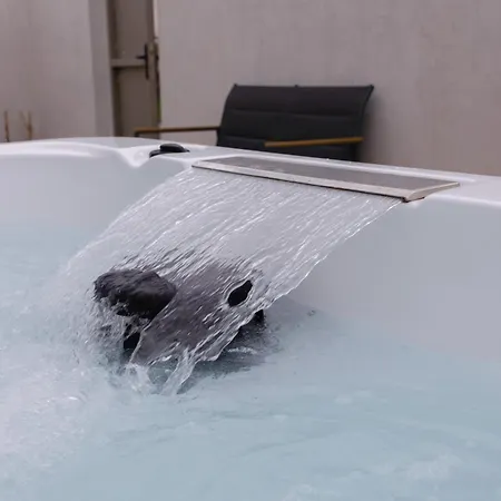 Un Cocon Climatise Avec Jacuzzi Holiday home *