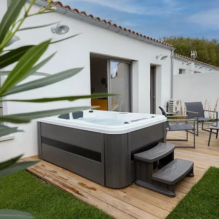 Holiday home Un Cocon Climatise Avec Jacuzzi *